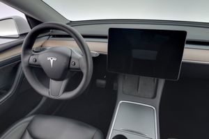 Tesla Model Y bild 15