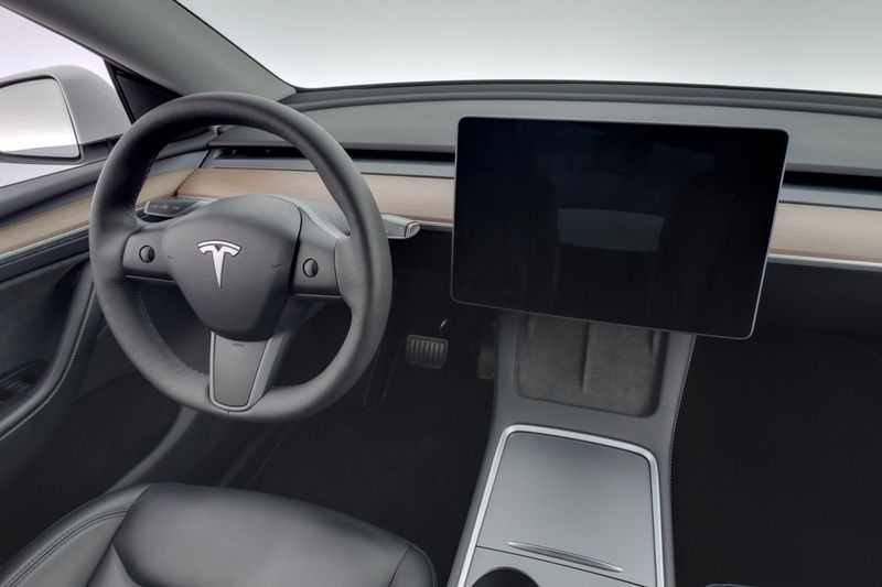 Tesla Model Y bild 15