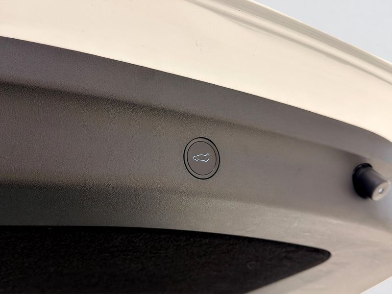 Tesla Model Y bild 17