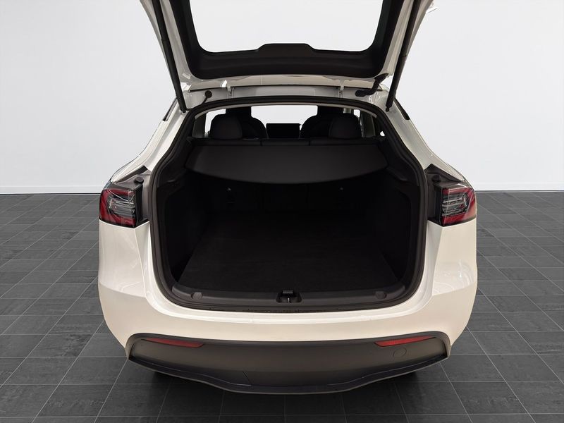 Tesla Model Y bild 16