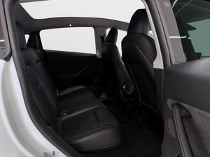 Tesla Model Y bild 10