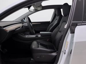 Tesla Model Y bild 8