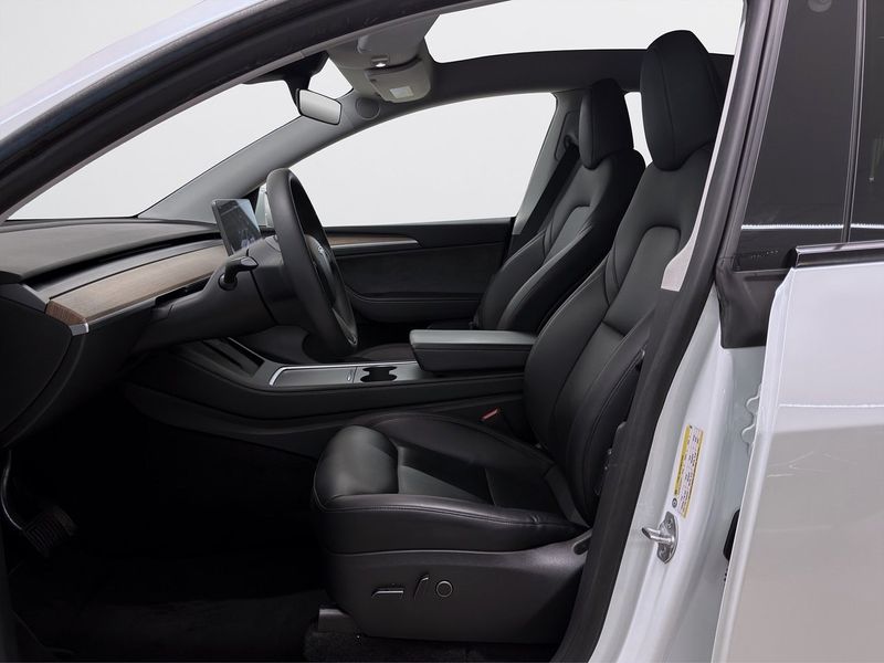 Tesla Model Y bild 8