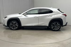 Lexus UX bild 2