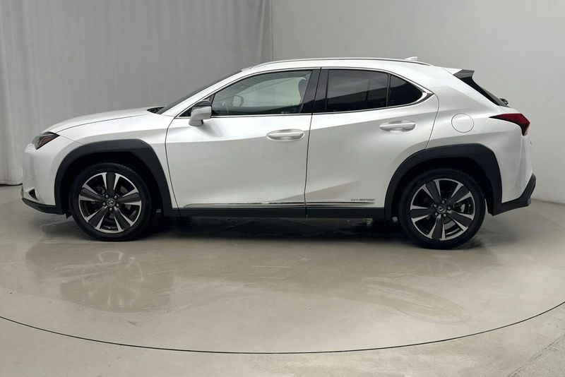 Lexus UX bild 2