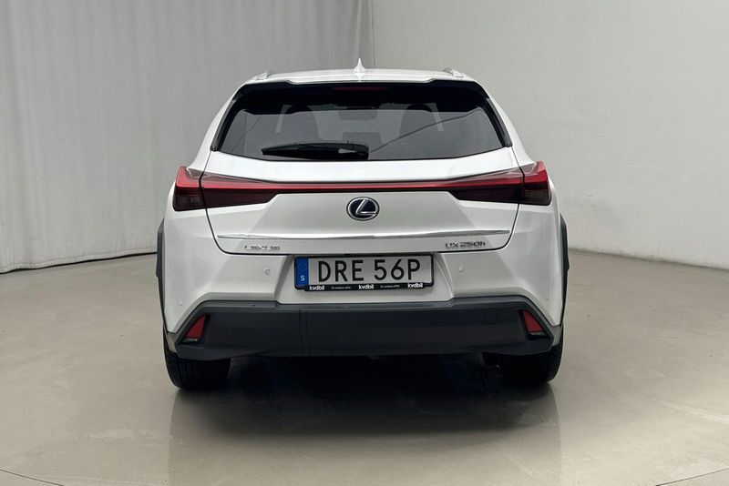 Lexus UX bild 5