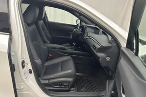 Lexus UX bild 7