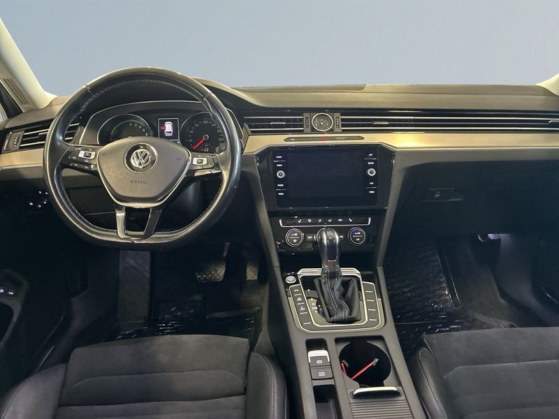 Volkswagen Passat bild 8