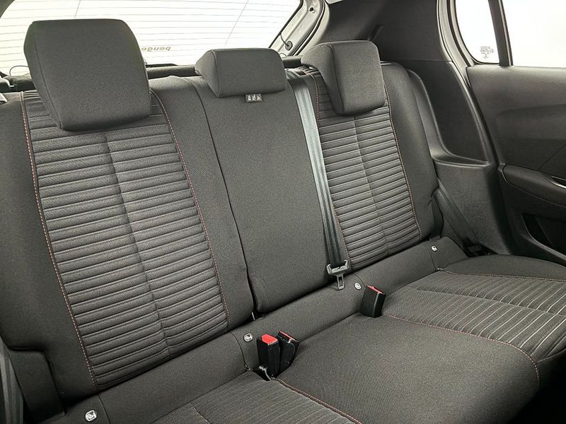 Peugeot 208 bild 24