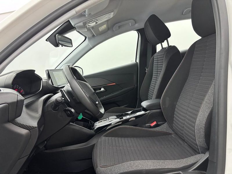 Peugeot 208 bild 13