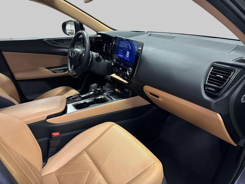 Lexus NX bild 6