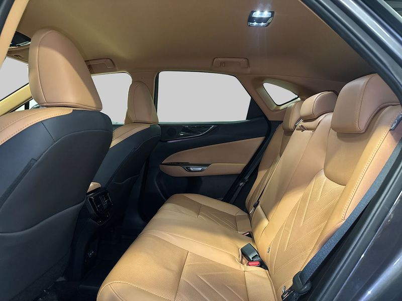 Lexus NX bild 7