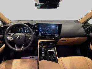 Lexus NX bild 8