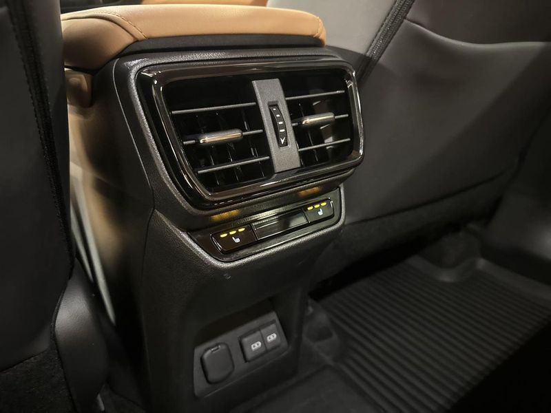 Lexus NX bild 18
