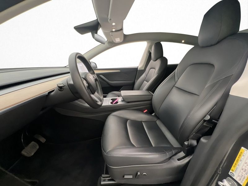 Tesla Model Y bild 15