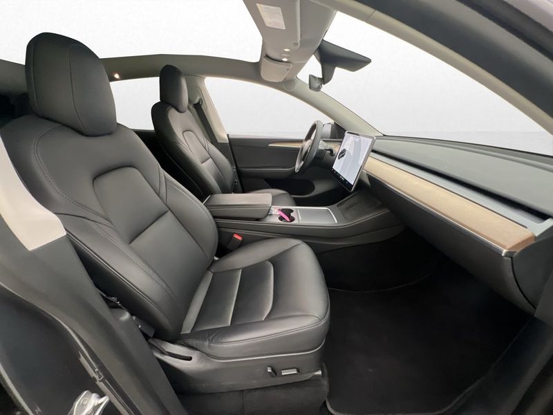 Tesla Model Y bild 18
