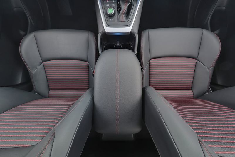 Suzuki Across bild 22
