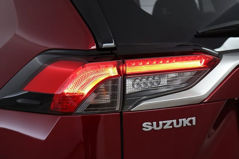 Suzuki Across bild 10