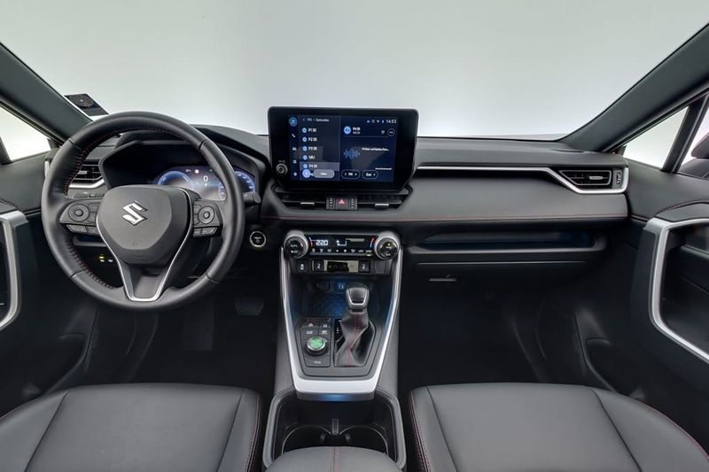 Suzuki Across bild 14