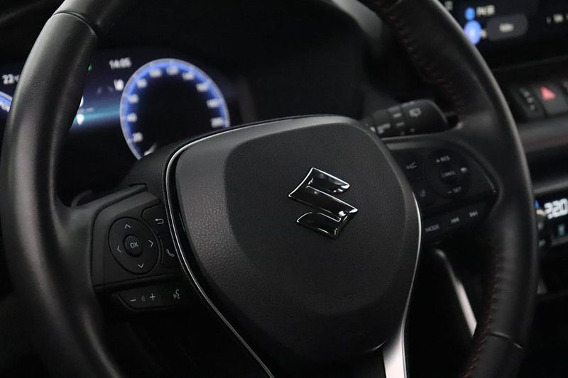 Suzuki Across bild 16