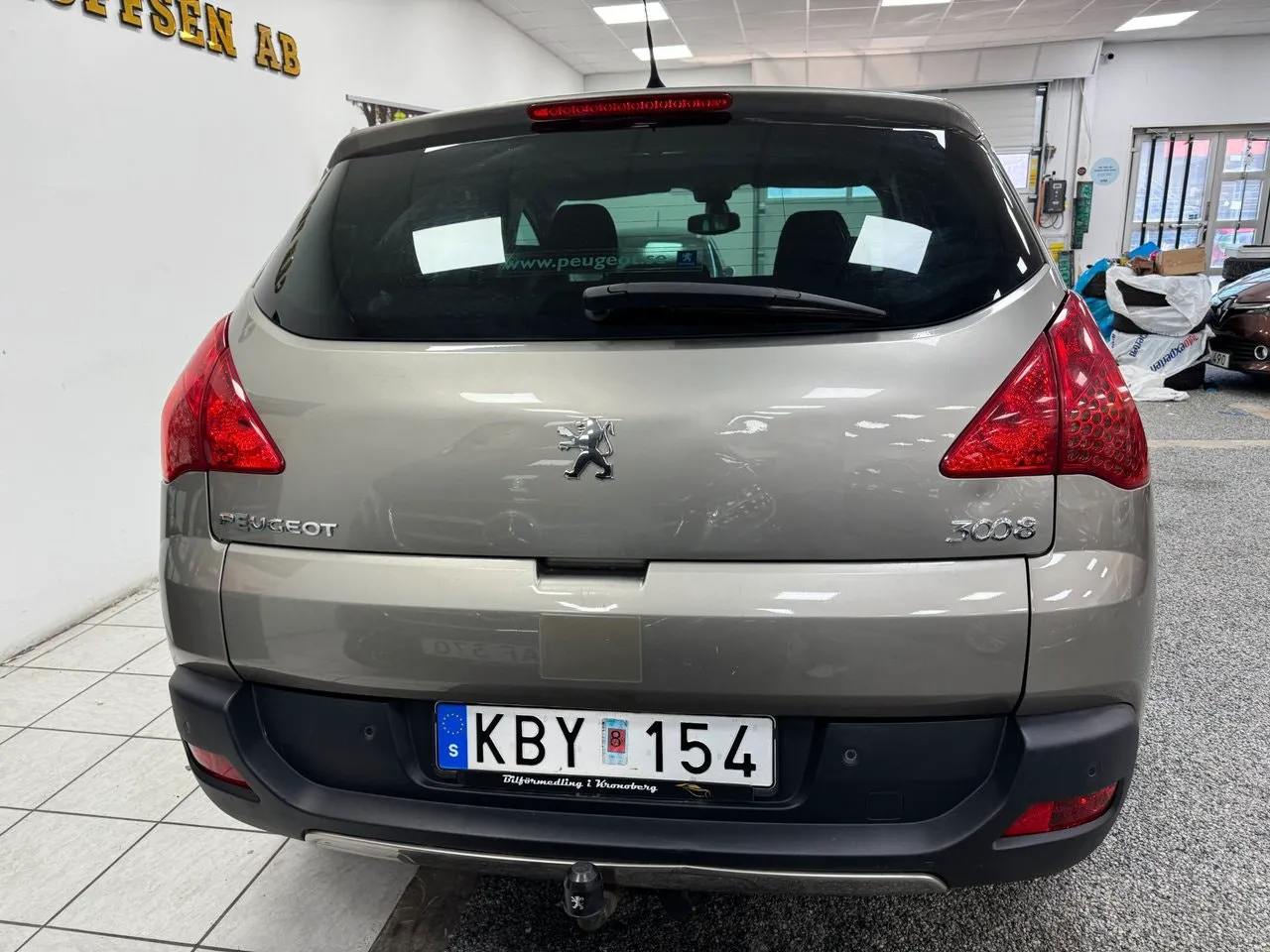 Vehicle image 18