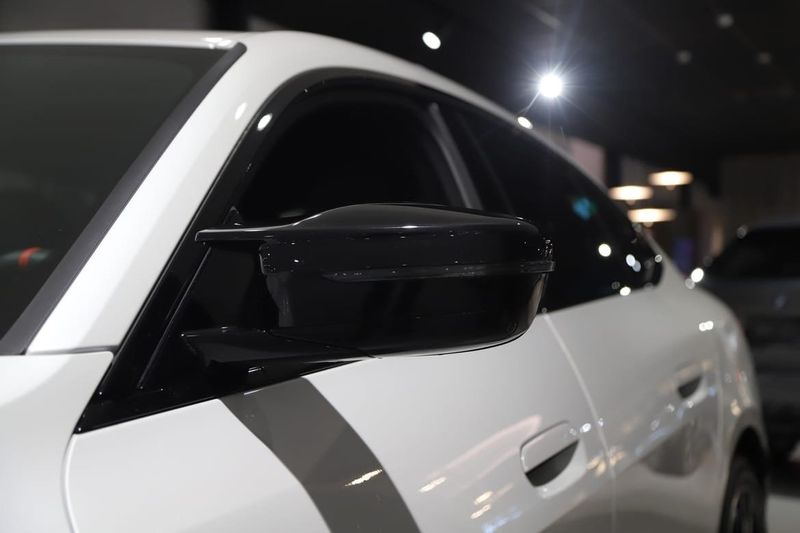 BMW i4 bild 6