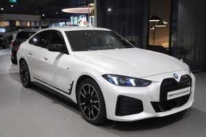 BMW i4 bild 9