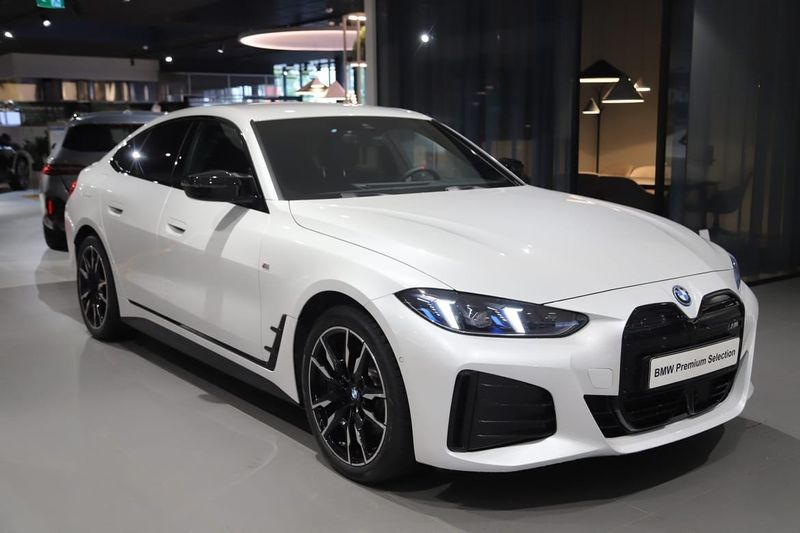 BMW i4 bild 9