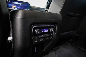 Chevrolet Suburban bild 17