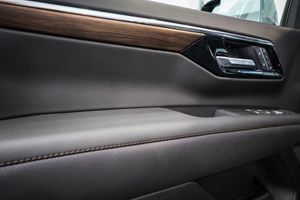 Chevrolet Suburban bild 18