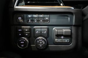 Chevrolet Suburban bild 19