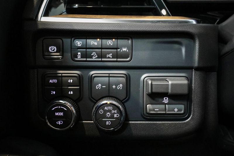 Chevrolet Suburban bild 19