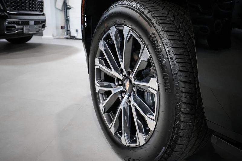 Chevrolet Suburban bild 4