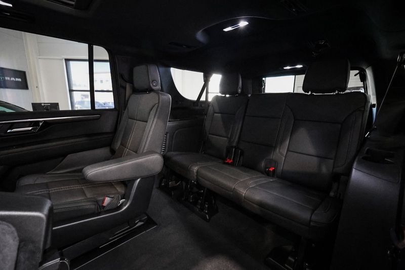 Chevrolet Suburban bild 13