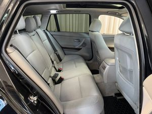 BMW 330 bild 18
