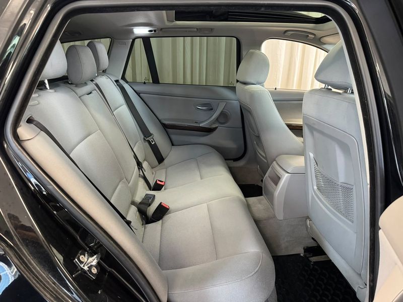 BMW 330 bild 18