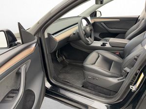 Tesla Model Y bild 12