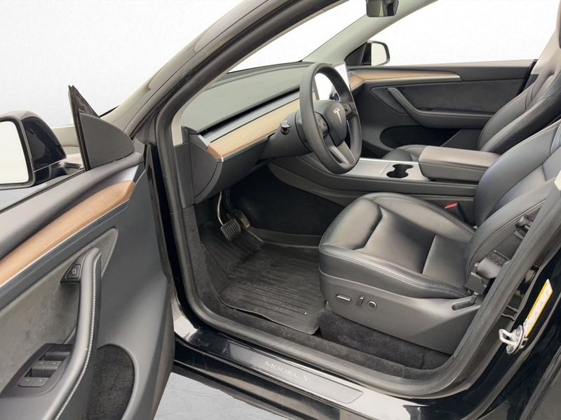 Tesla Model Y bild 12