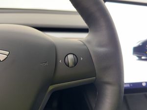 Tesla Model Y bild 18