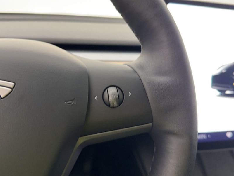 Tesla Model Y bild 18