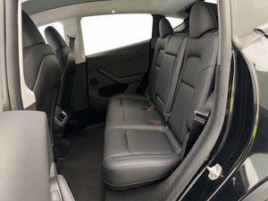 Tesla Model Y bild 30