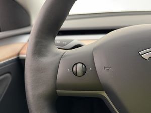 Tesla Model Y bild 17