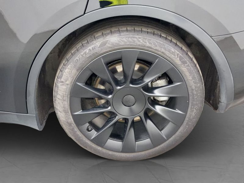 Tesla Model Y bild 33