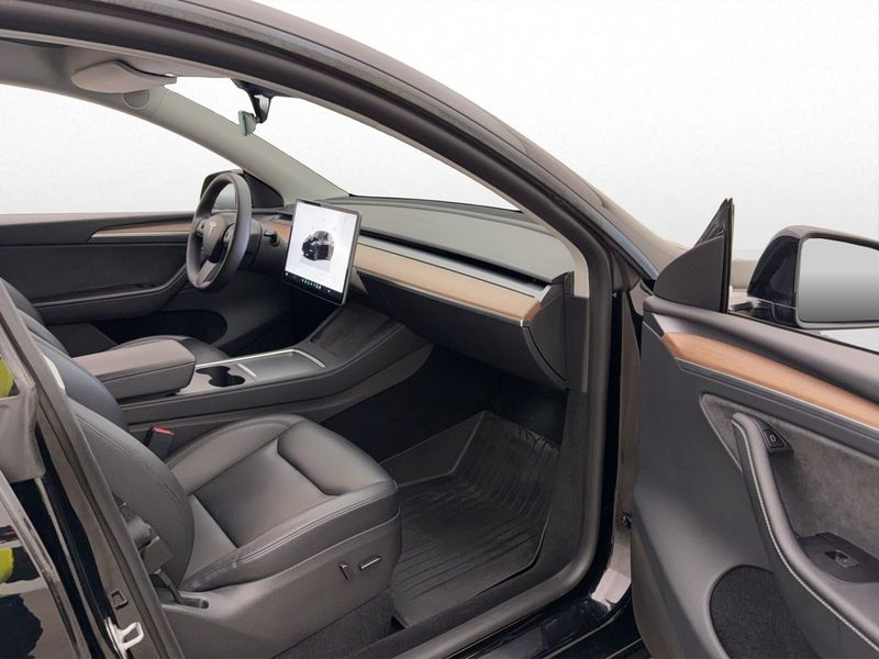 Tesla Model Y bild 28