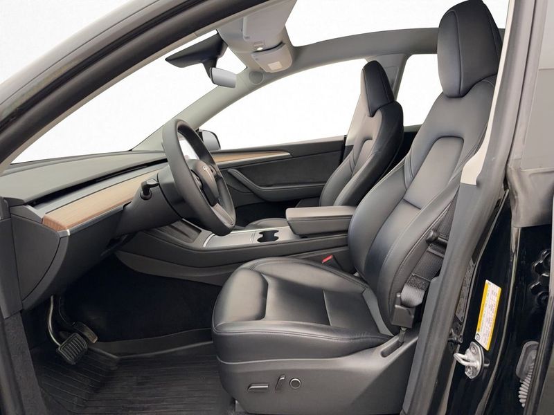 Tesla Model Y bild 13