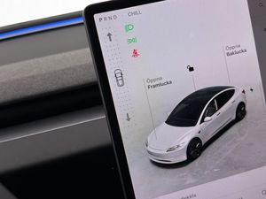 Tesla Model 3 bild 34