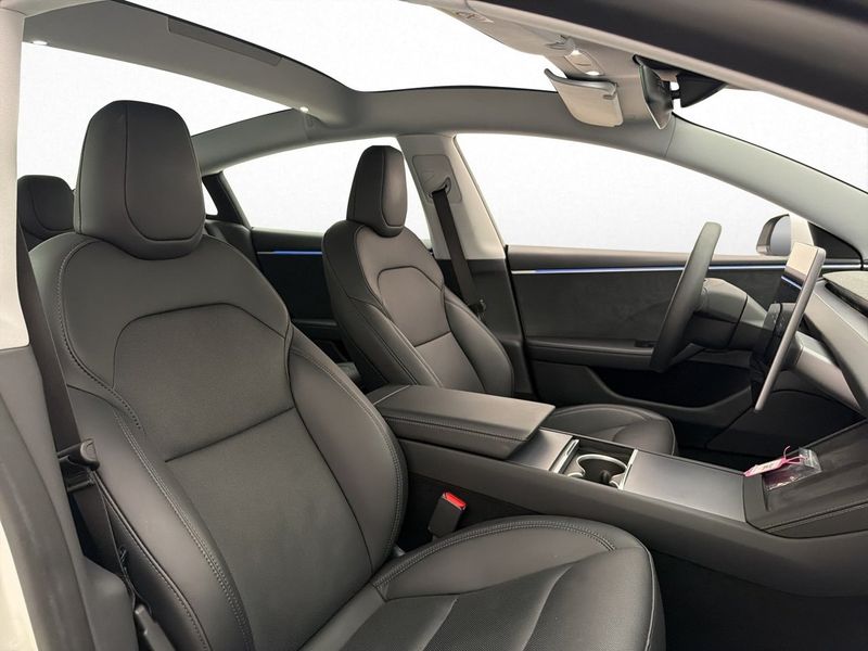 Tesla Model 3 bild 13