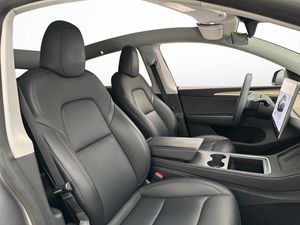 Tesla Model Y bild 13