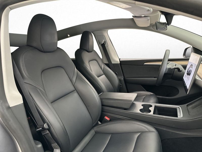 Tesla Model Y bild 13