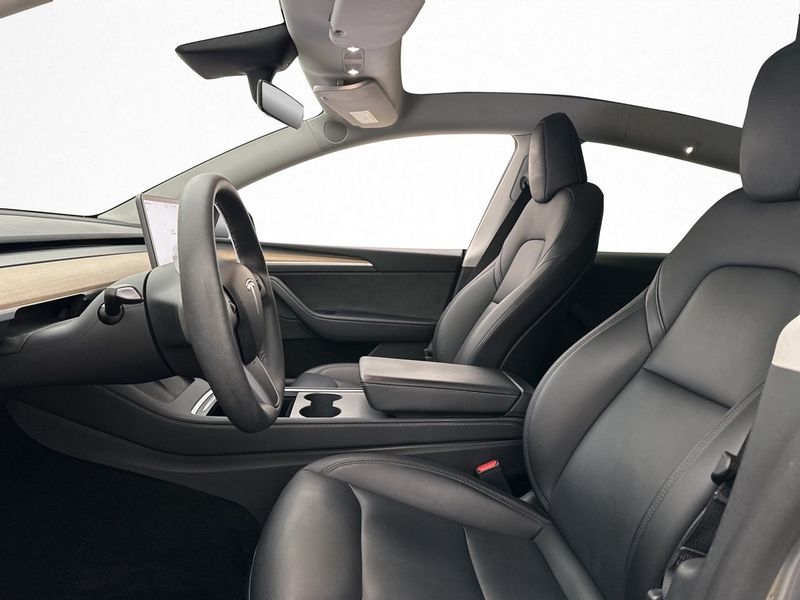 Tesla Model Y bild 21